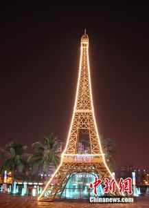 ?？诂F山寨埃菲爾鐵塔，夜晚亮燈奪眼球